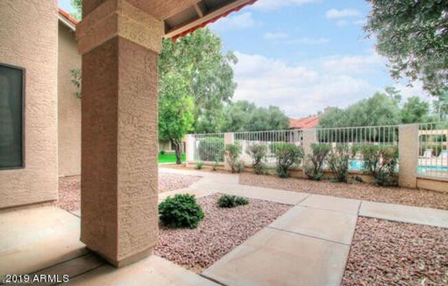Great Chandler apartment with two master suites!