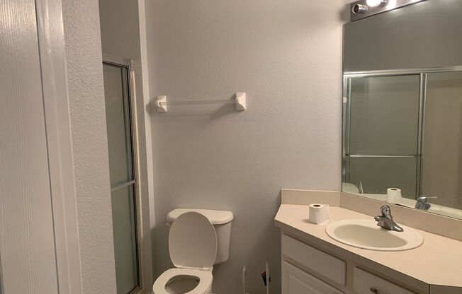 3 beds, 2 baths, $1,550, Unit #8209