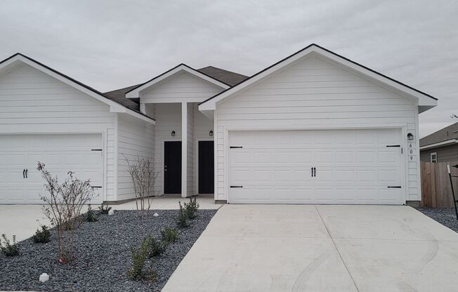 Luxury Duplex in Jordans Creek (Navarro ISD)