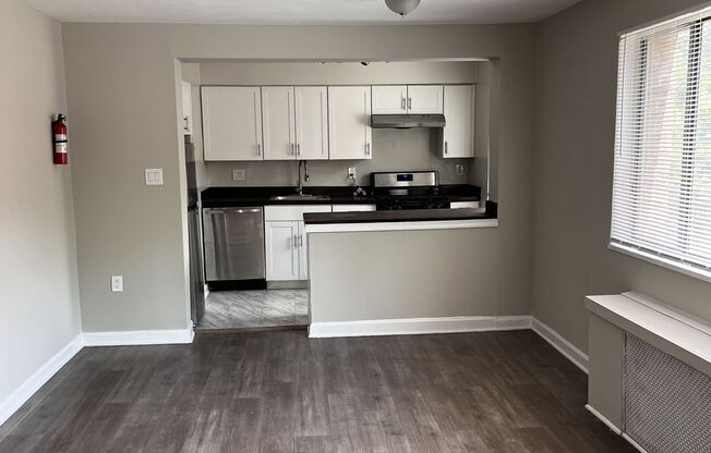 Affordable 2-Bedroom Apartment in Southwest DC – Utilities Included Option Available