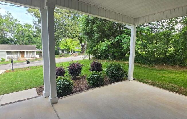 Charming 3-Bedroom Retreat Near Hamilton Place