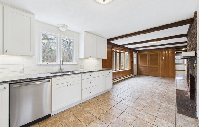 215 STONEY LEA RD
