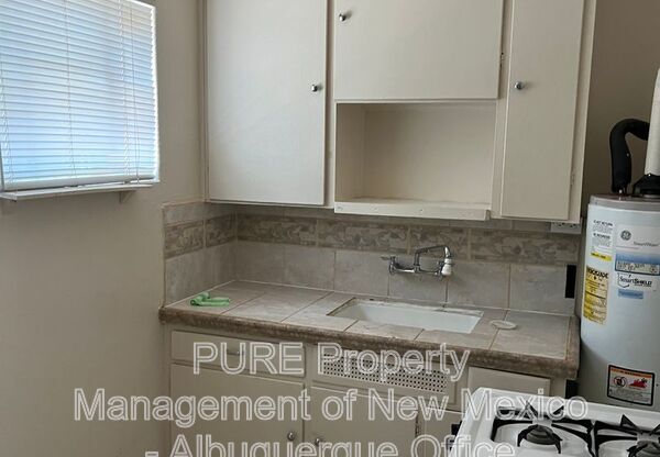 124 ALISO DR NE