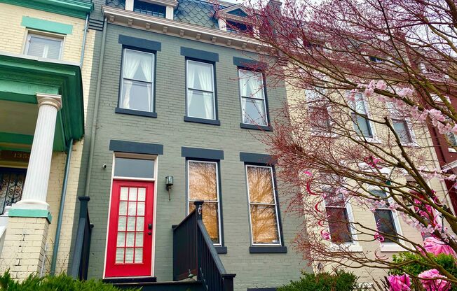 1351 A St, NE