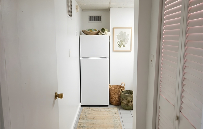 Studio, 1 bath, 300 sqft, $1,950, Unit G4