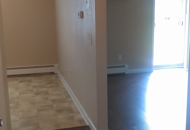 1 bed, 1 bath, 750 sqft, $1,165, Unit C07