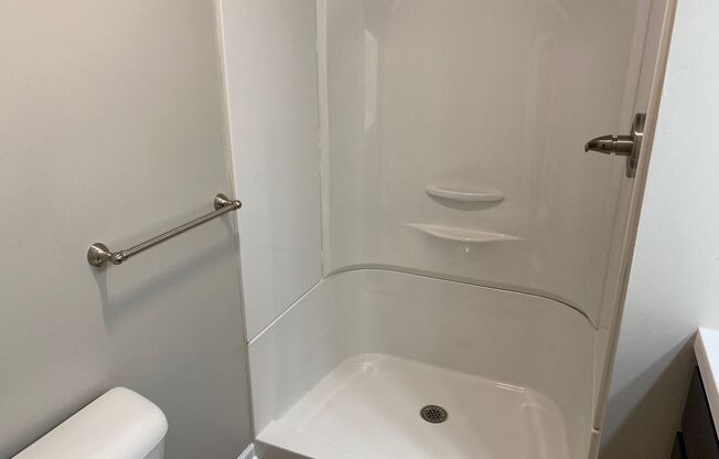 Studio, 2 baths, 930 sqft, $565