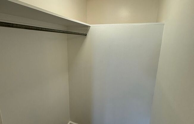 Private Manoa One Bedroom Unit with a beautiful valley view (420 sq ft)
