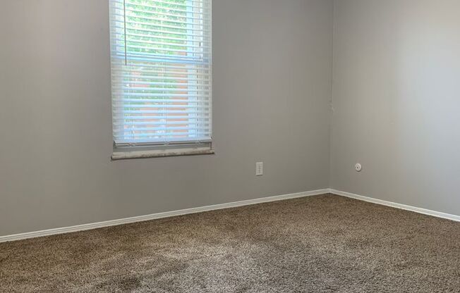 2 beds, 1 bath, 900 sqft, $1,095, Unit 3701 #3