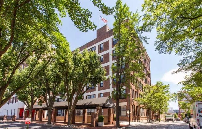 Luxurious 1-Bed/1-Bath Condo At Bridgeview Place! Available January 2026!