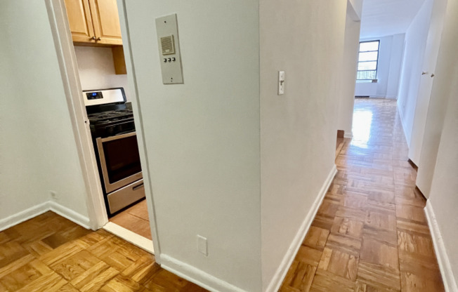 Studio, 1 bath, $2,200, Unit 1H