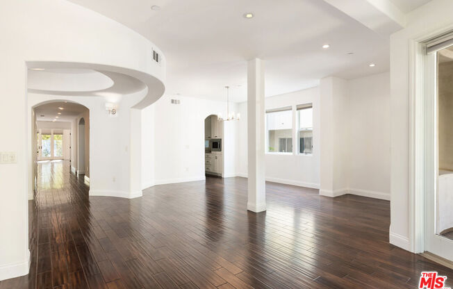 320 S Swall Dr Apt 4