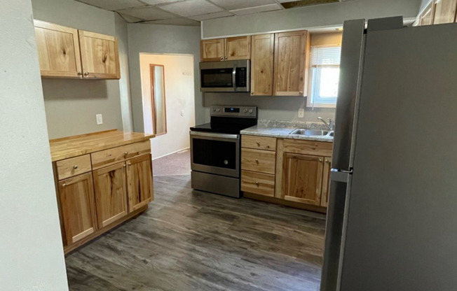 3 beds, 1 bath, 1,120 sqft, $1,200