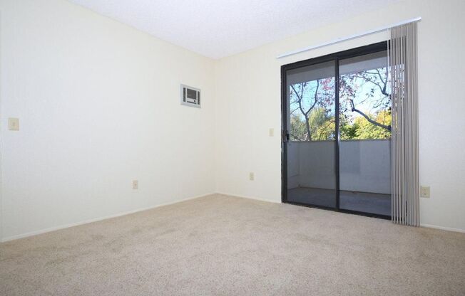 2 beds, 2 baths, 900 sqft, $2,595, Unit 202