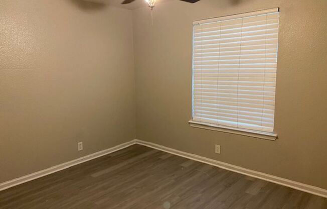 2 beds, 1 bath, 800 sqft, $1,440, Unit 1729-106