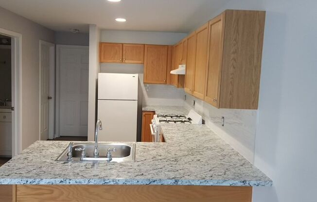 2 beds, 1 bath, 700 sqft, $2,525, Unit 13