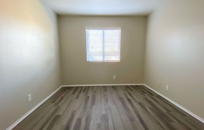 2 beds, 1 bath, $1,975, Unit 4966-02