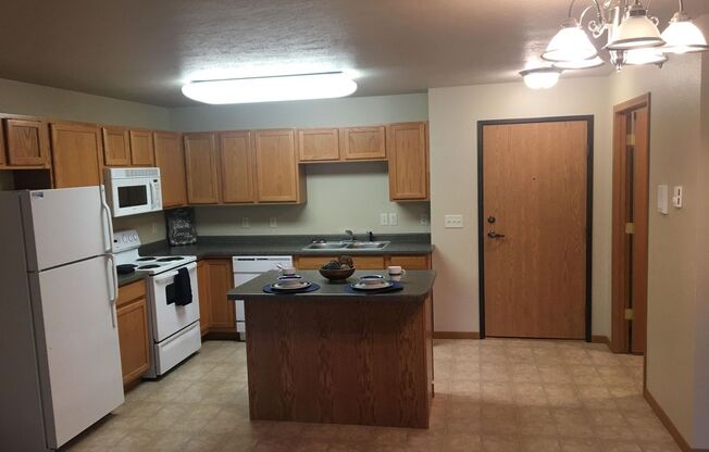 2 beds, 2 baths, 1,014 sqft, $1,415, Unit 1830-206