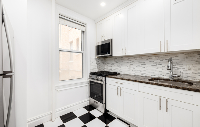 25 W 64 ST