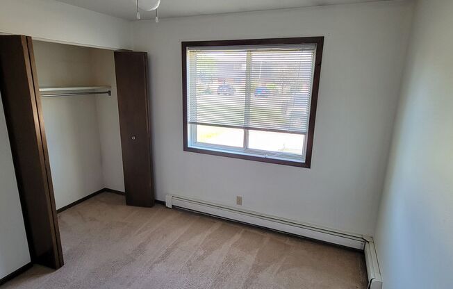 2 beds, 1 bath, $1,100