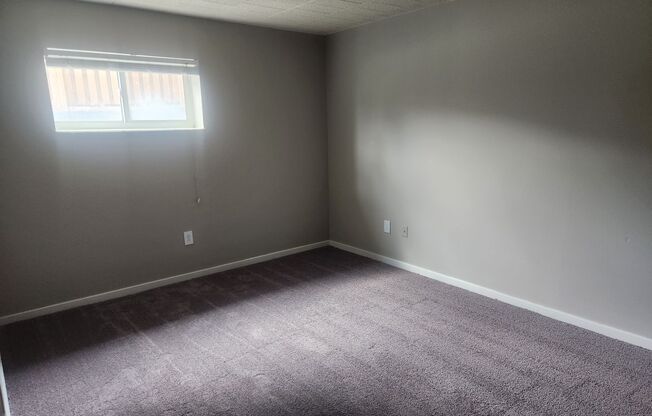 2 beds, 1 bath, 1,047 sqft, $1,425, Unit WG1-4