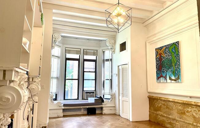 313 W 75 ST