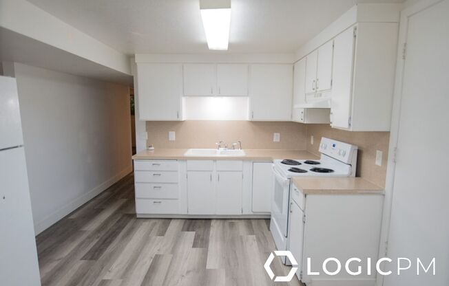 2 beds, 1 bath, 921 sqft, $1,000