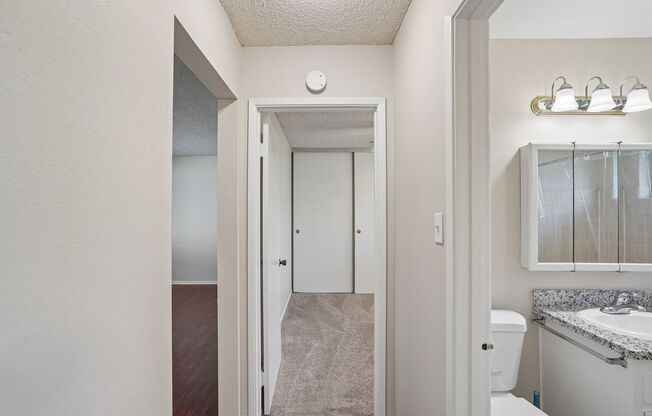 2 beds, 1 bath, 850 sqft, $1,600, Unit 4554