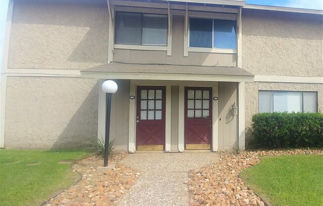 College Station -2 bedroom /1.5 bath Townhome-Style Fourplex on TAMU Shuttle Route!