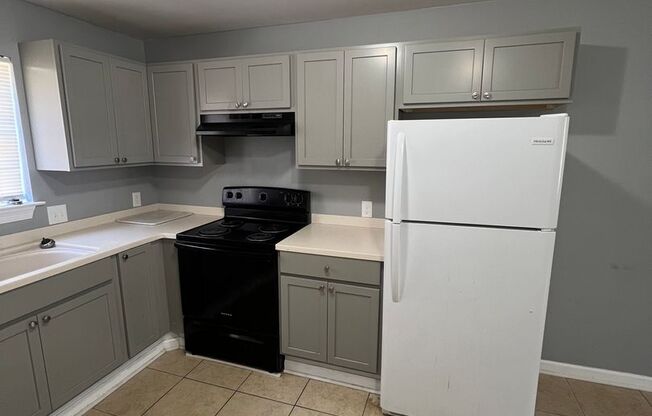 2 beds, 1 bath, 1,000 sqft, $800, Unit A