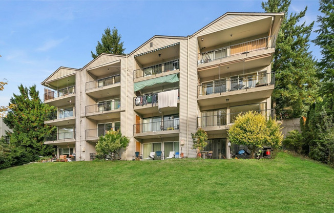 2 beds, 1 bath, $2,495, Unit # 203