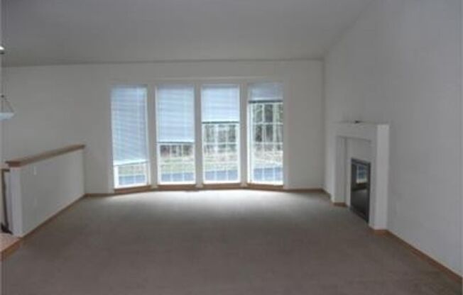 Beautiful Spacious Home in Coupeville! Built in 2010! Pets Negotiable! Now Offering $250 Move In Credit!!