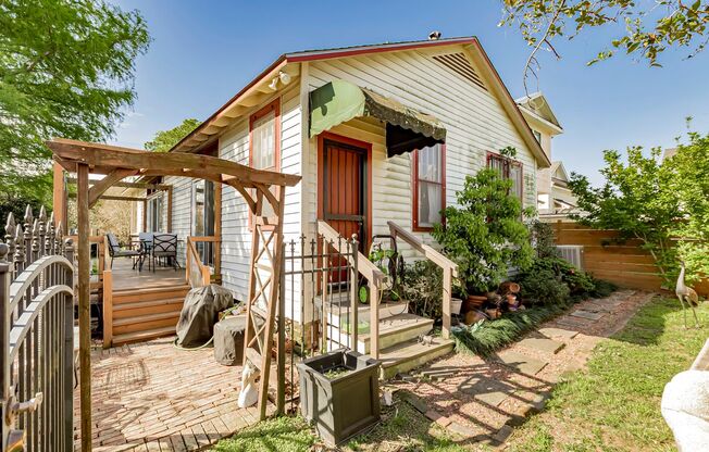 Available July 2026 | Downtown Baton Rouge – Beauregard Area