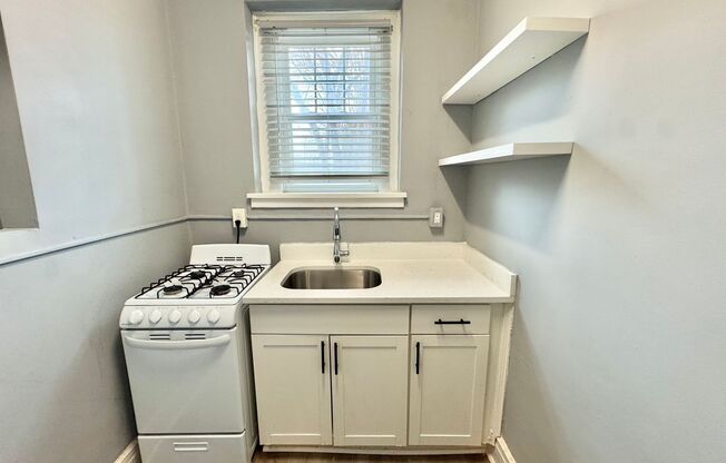1 bed, 1 bath, $1,095, Unit 14