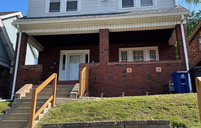 Spacious 3 Bedroom/2 Bathroom Home on Quiet Street!
