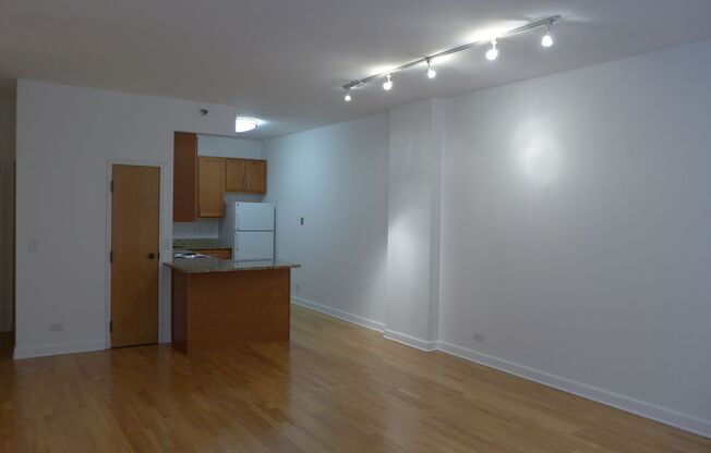 1 bed, 1 bath, 750 sqft, $2,050, Unit 07B