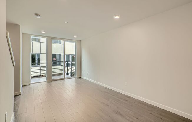 Immaculate Newer Construction - 3 Bed 2 Bath Seattle Condo!