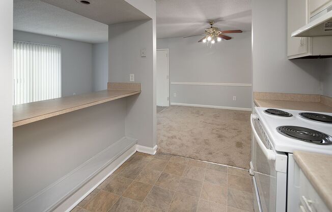 2 beds, 2 baths, 911 sqft, $1,100