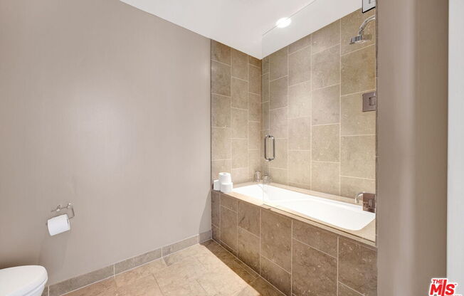 1 bed, 2 baths, 1,410 sqft, $5,000, Unit 6F