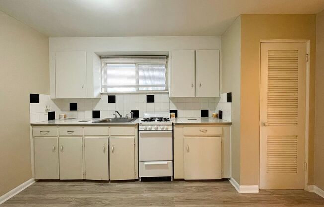 Fourteen27 Court | Cozy 1-Bedroom Apartments in a Beautiful Lakewood Community!