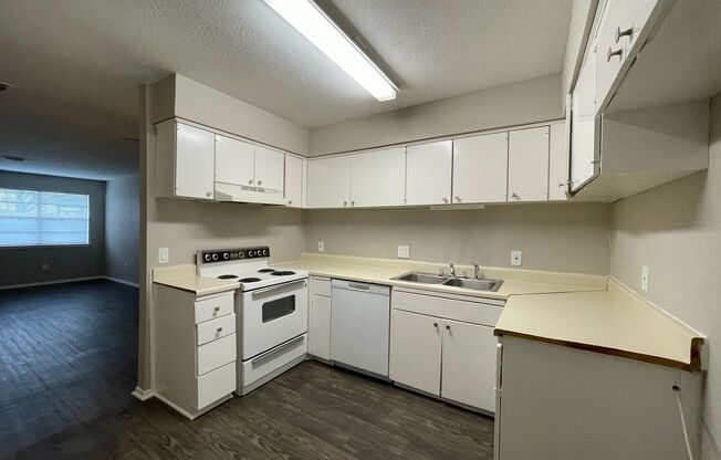 2 beds, 1 bath, 795 sqft, $1,395, Unit 2213 Lavern St #A -