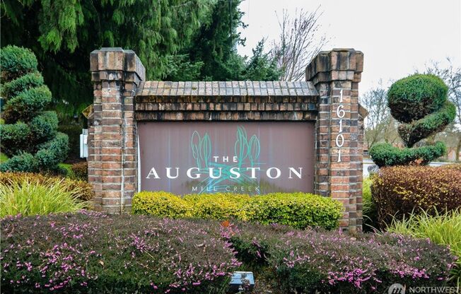 High End 3 Br Condo off of Bothell-Everett Hwy! Extra Parking & Amenities - Avail. NOW!