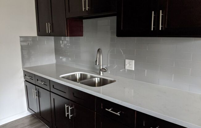 1 bed, 1 bath, $1,895, Unit 761 E. 46th St. #16