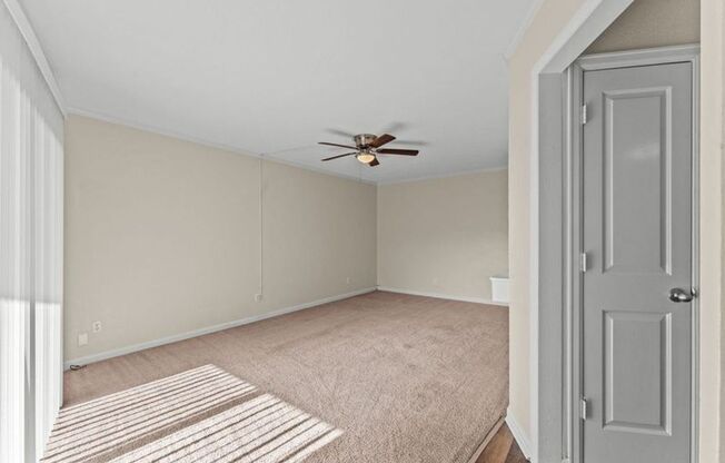 2 beds, 1 bath, 990 sqft, $1,225, Unit #16