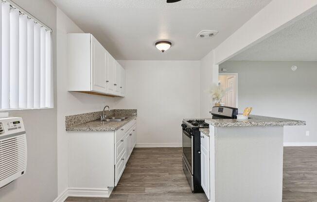 2 beds, 1 bath, 806 sqft, $2,495, Unit D11