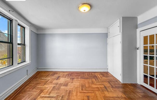 9506 4 AVE
