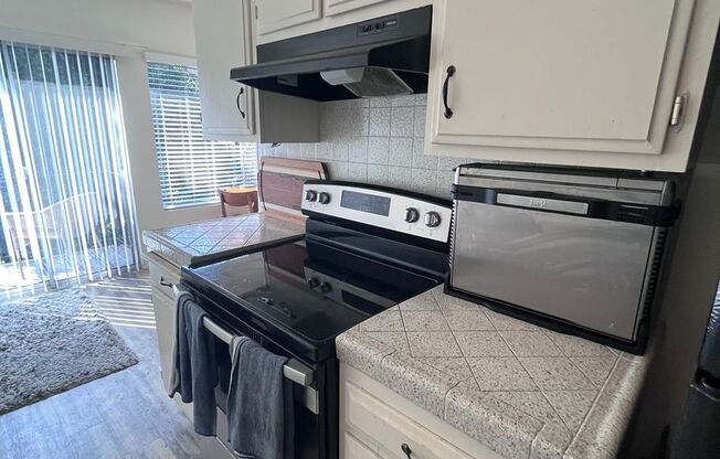 1 bed, 1 bath, 670 sqft, $1,895, Unit 7