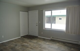 2 beds, 1 bath, $575, Unit 5