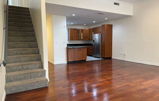 3 beds, 2.5 baths, $5,295, Unit #2