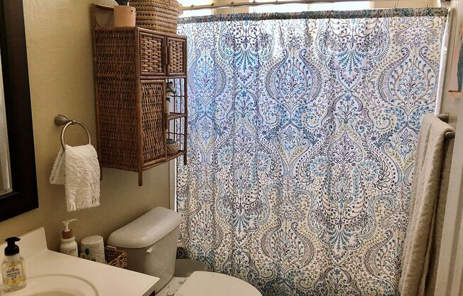 2 beds, 1 bath, 900 sqft, $1,150, Unit 06C